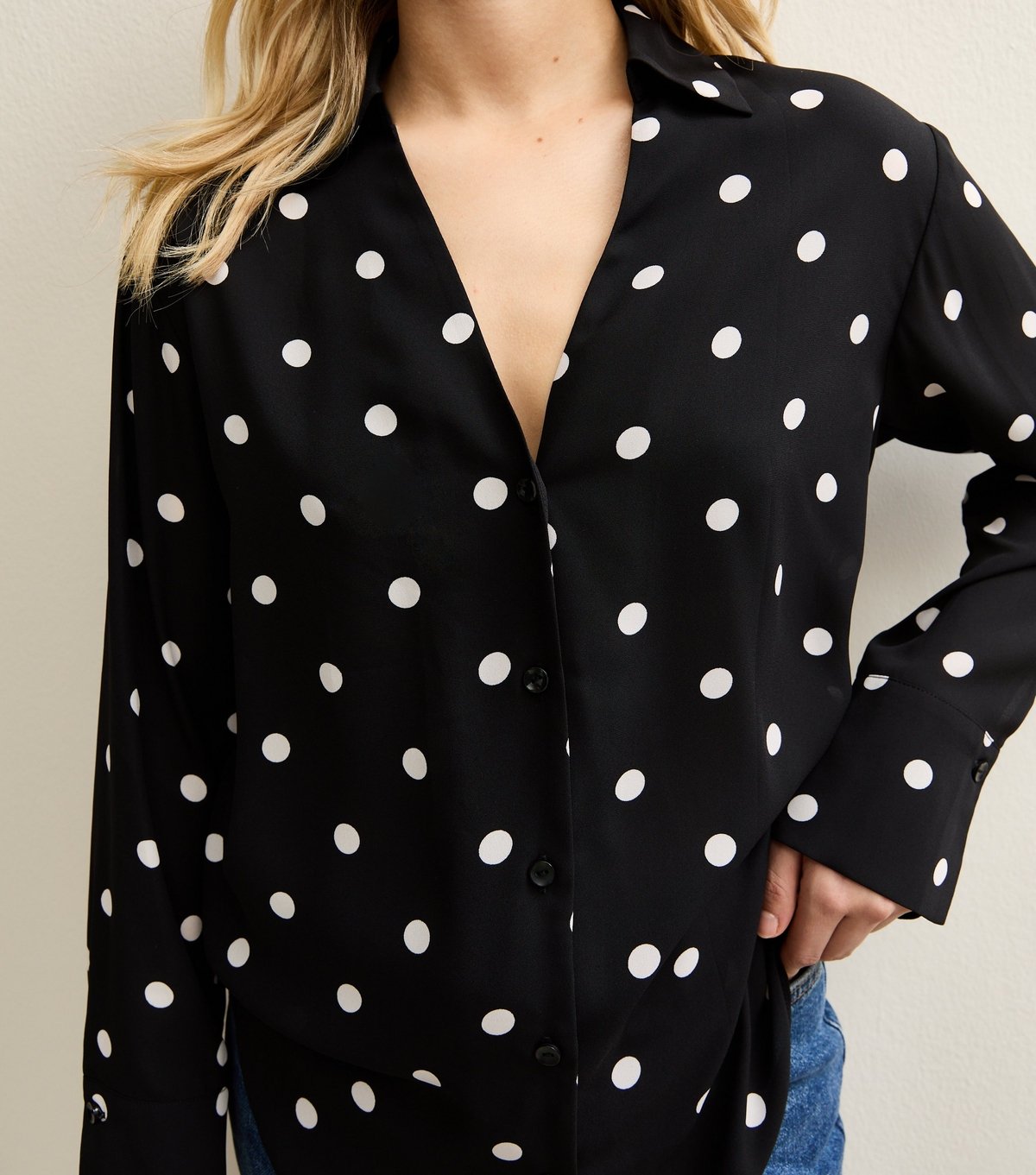 New Look Women's Black Polka Dot Open Collar Shirt New Look - 2
