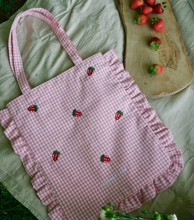 Coconut Lane Light Pink Strawberry Picnic Tote Bag Coconut Lane New Look - 3