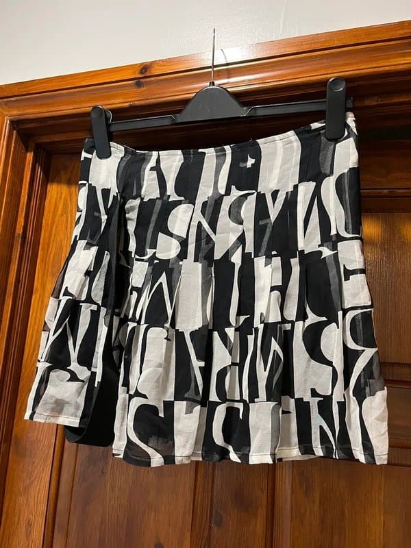 Armani Jeans Armani Jeans Black & White Print Lined Silk Mini Skirt - UK 10 New without tags