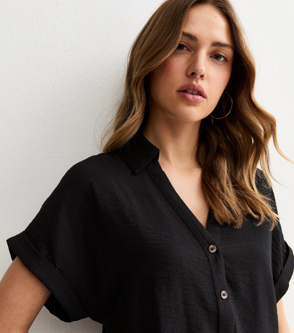 New Look Women's Black Collared V Neck Short Shirt New Look - 2