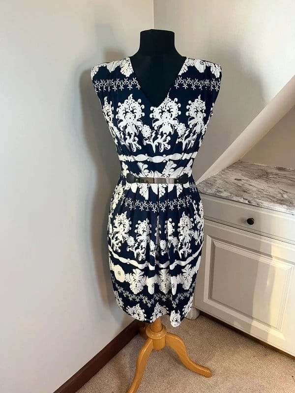 Blue Vanilla Blue Vanilla Navy White Lace Floral Print Gold Belted Midi Dress Size Small 8-12 - 1