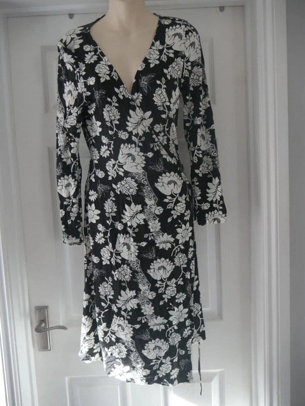 August Silk Black White Wrap Dress Ladies Size 12 August Silk Stretchy Floral Party Classic - 1