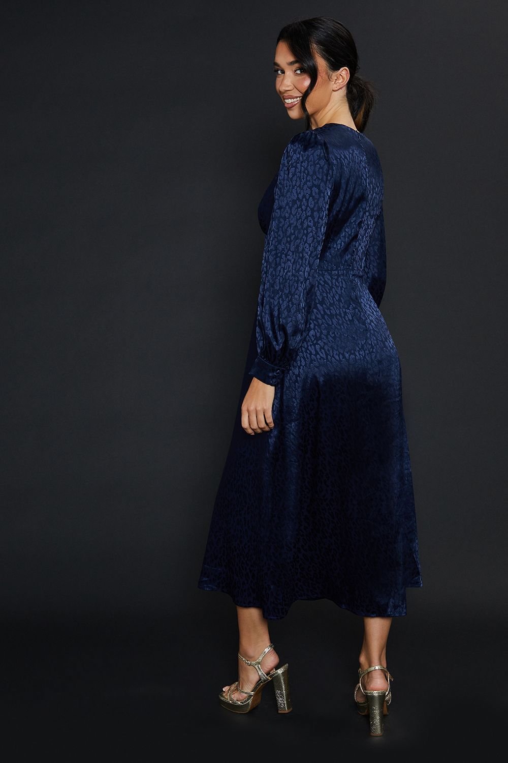 Dorothy Perkins Dorothy Perkins Women's Satin Animal Jacquard Empire Long Sleeve Midi Dress in Navy - 3
