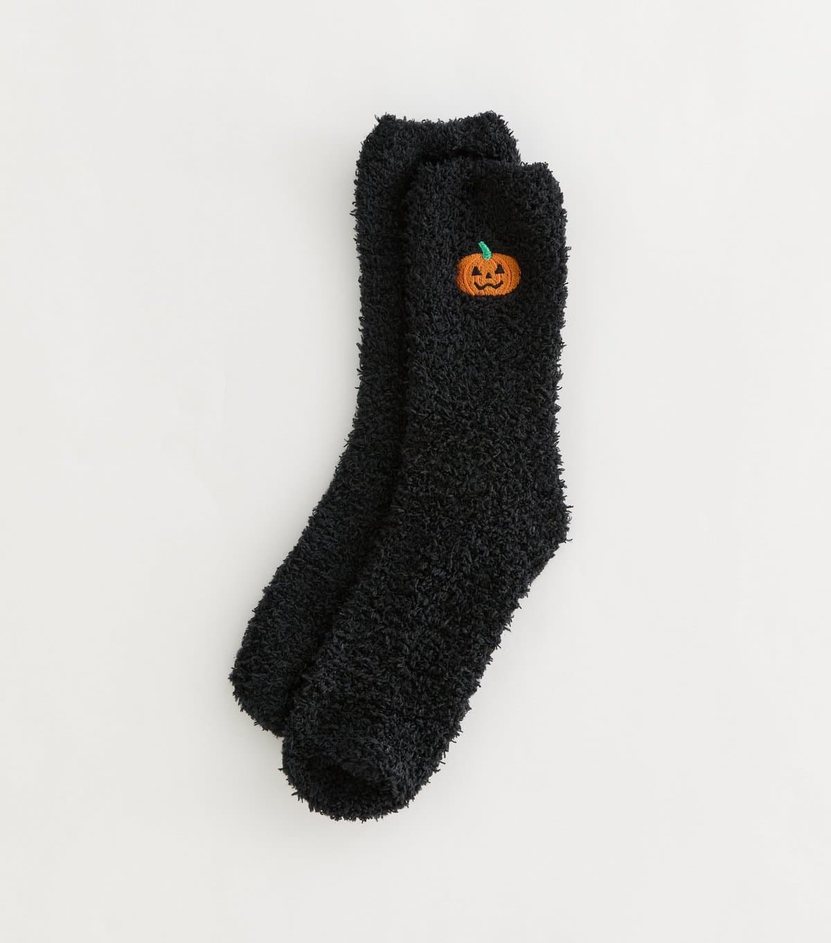 New Look Black Fluffy Embroidered Pumpkin Ankle Socks New Look