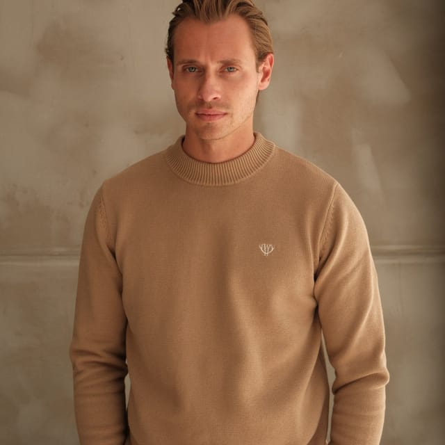 Walker & Hunt Walker & Hunt Men's Braxton Crewneck in Light Brown - 2