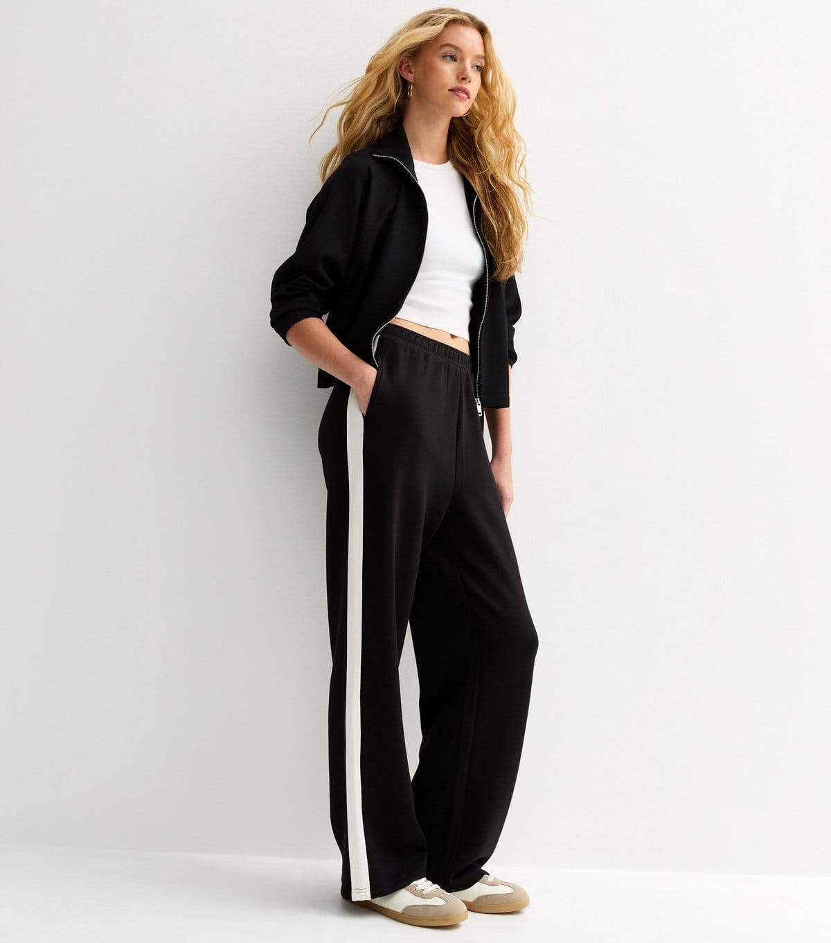 New Look Women's Premium Black Side Stripe Wide Leg Joggers New Look - 3