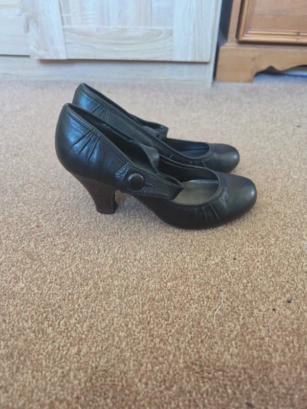 New Look New Look wide fit Court Shoes.