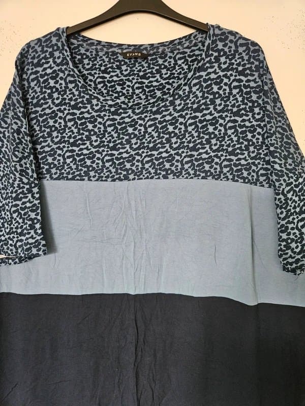 Evans Selling new ladies navy & blue leopard print t-shirt size 30/32 from evans