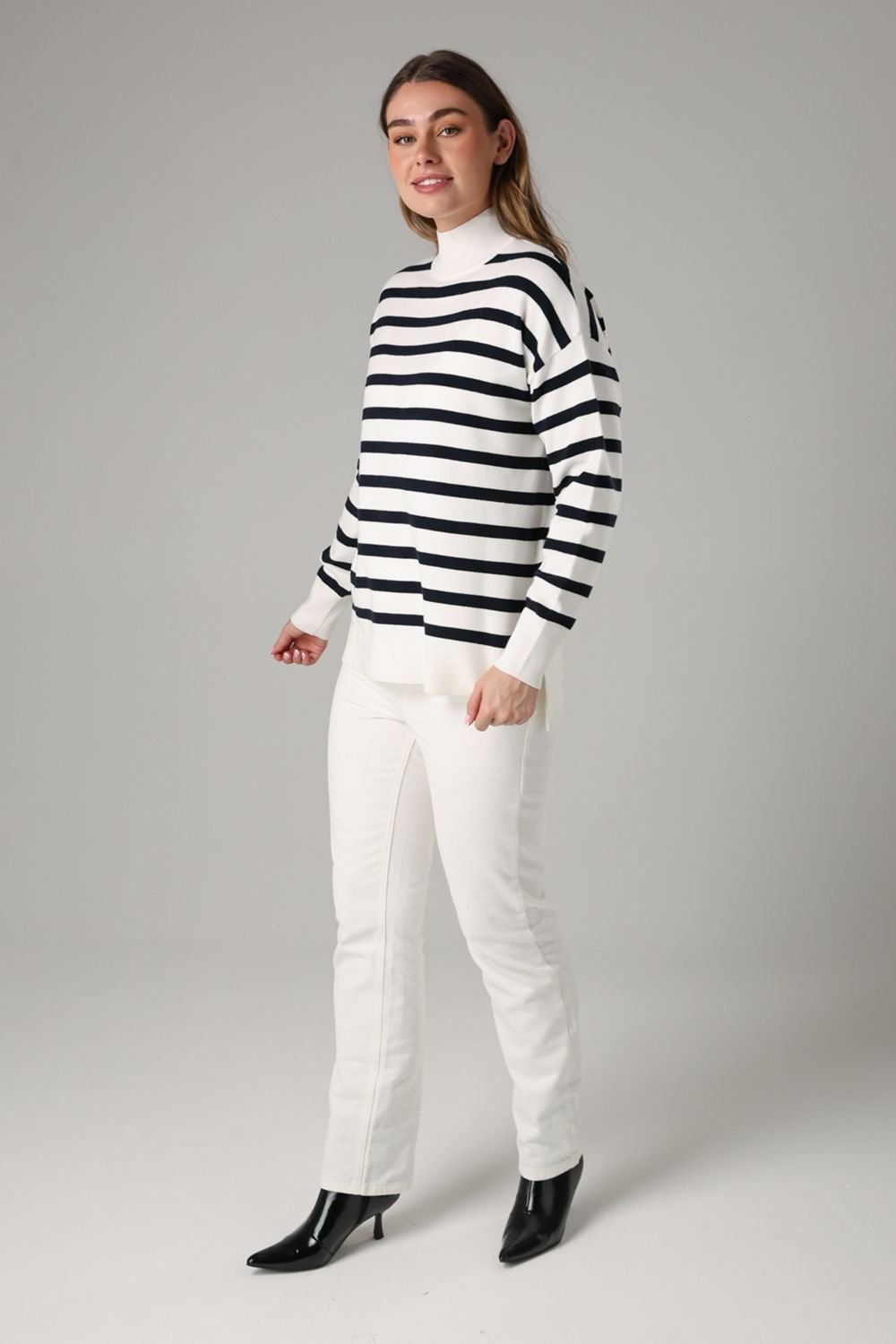 French Connection French Connection Women's Oversized High Neck Cosy Striped Long Sleeve Jumper in White - 3