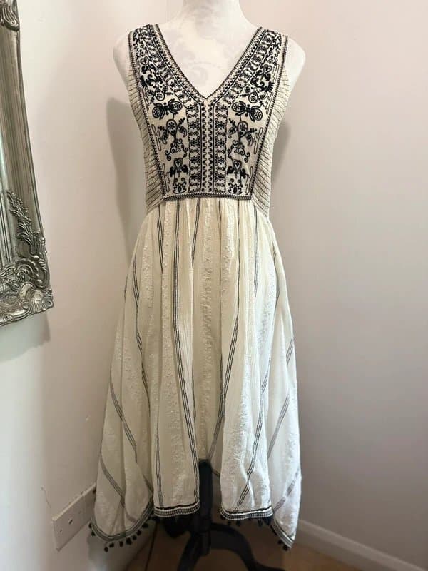 Mint Velvet Mint Velvet Cream & Black Sundress - size S (10-12)