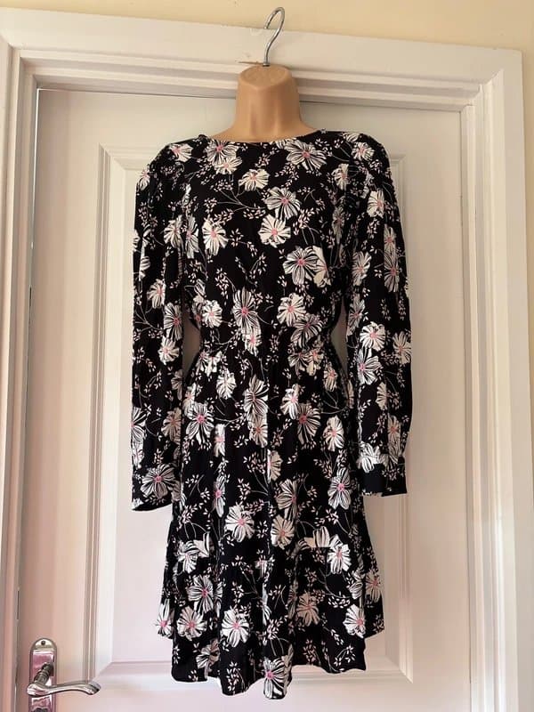 Marks & Spencer M&S long sleeved dress stretchy waistband size 14, immaculate condition