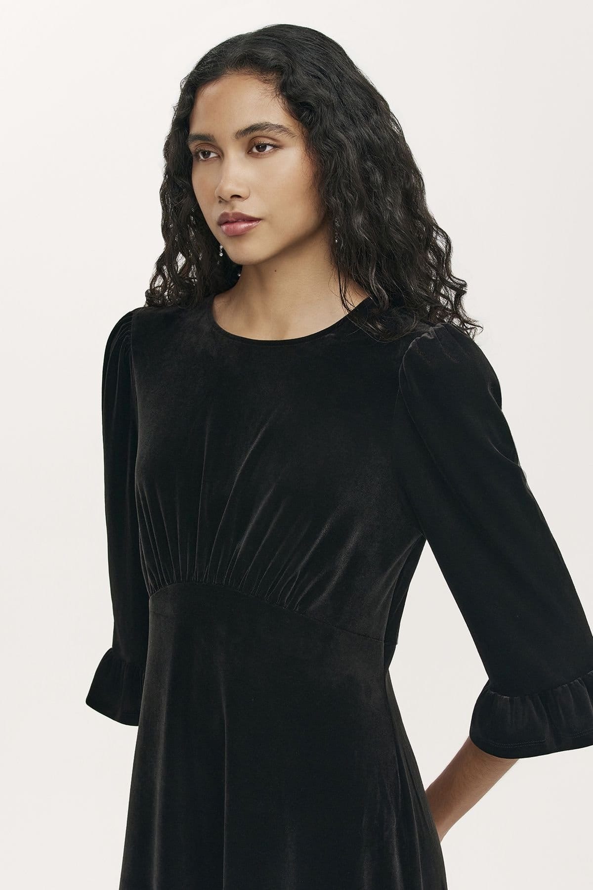 Finery London Finery London Women's Petite Scarlett Velvet Midi Tea Dress in True Black - 4
