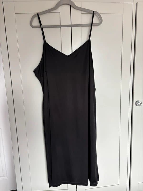 New Look Floaty chiffon style dress