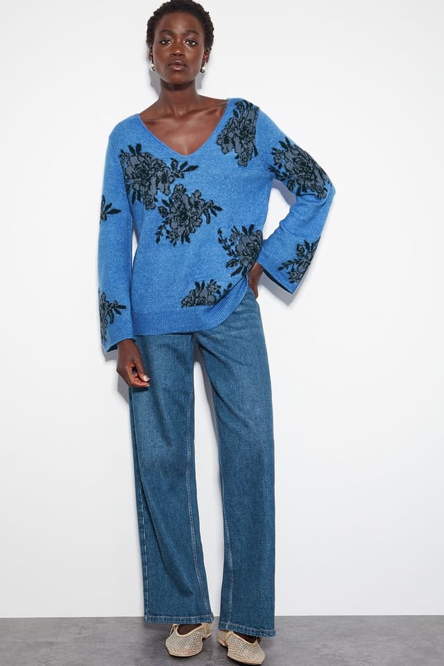 Monsoon Monsoon Women's Jess V-Neck Floral Jacquard Jumper Blue - 2
