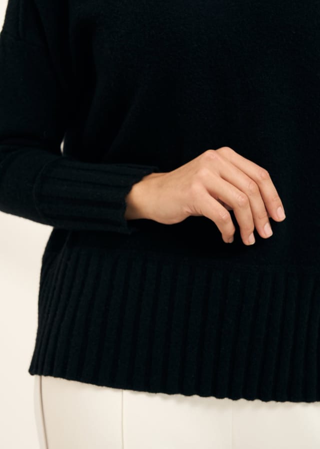 Truly Truly Women's Funnel Neck Jumper in Black - 2