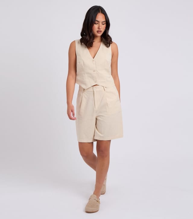 Urban Bliss Women's Stone Pleated Shorts Urban Bliss New Look - 2
