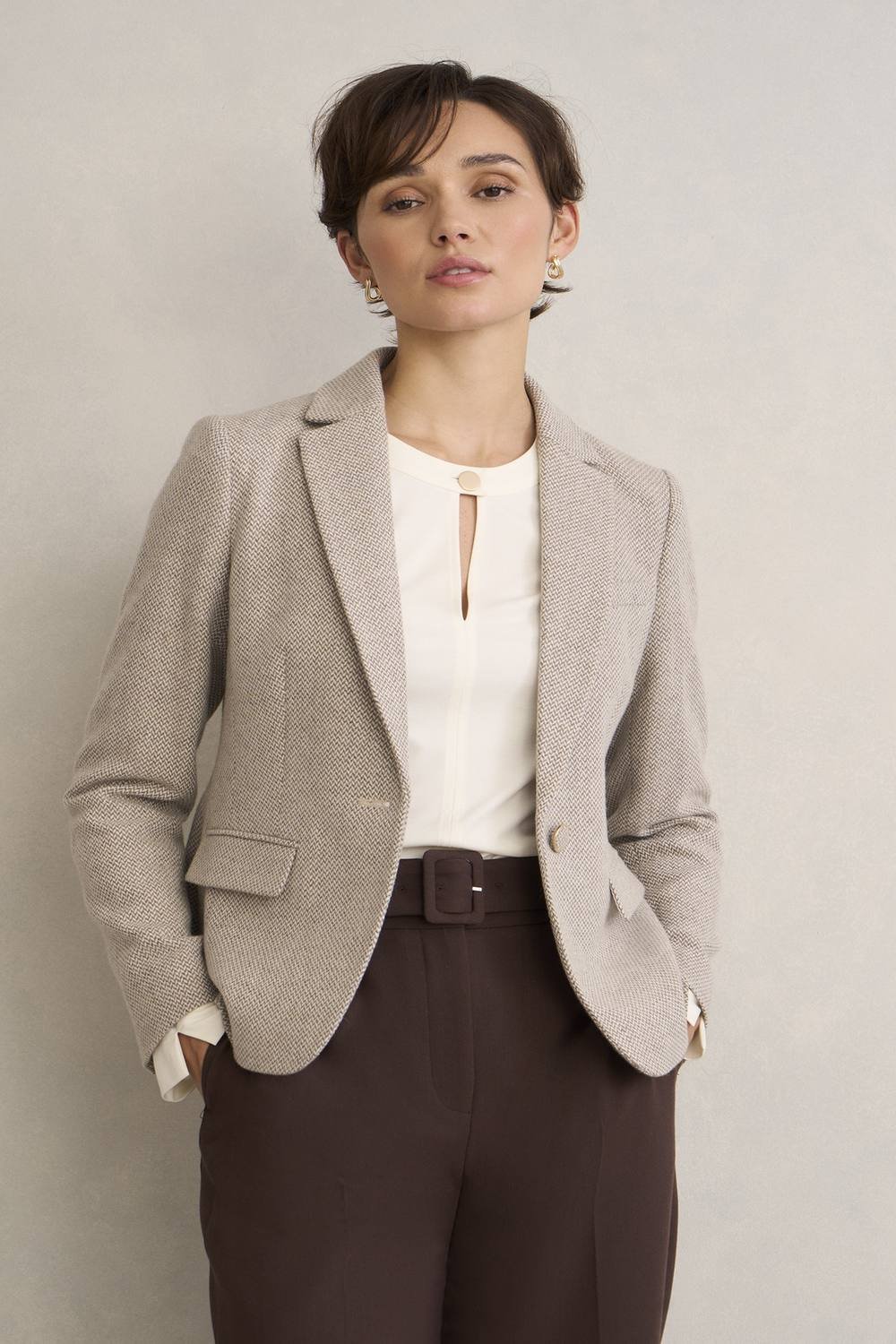 Hobbs London Hobbs London Women's Chelsey Tailored Single Breasted Jacket in Light Beige - 2