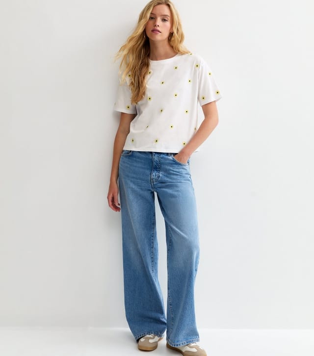 New Look Women's White Cotton Boxy Daisy Embroidered T-Shirt New Look - 3