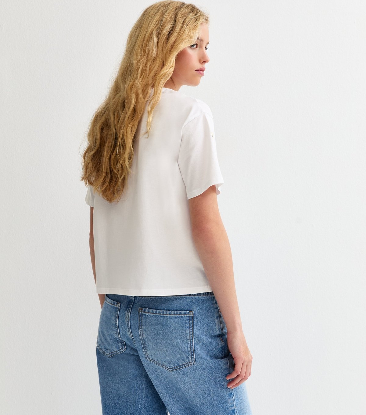 New Look Women's White Cotton Boxy Daisy Embroidered T-Shirt New Look - 4