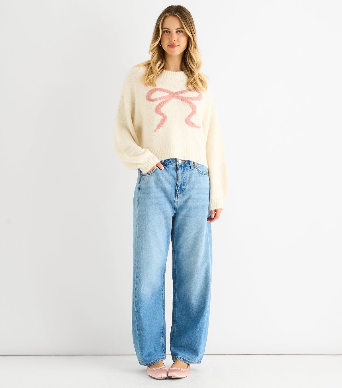 Gini London Women's Cream Contrast Bow Jumper Gini London New Look - 2