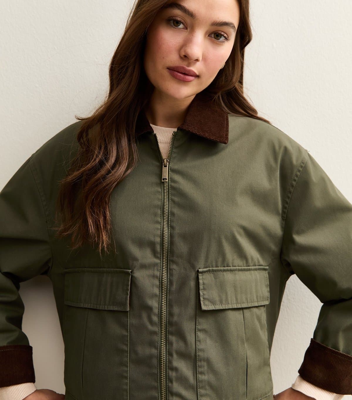 New Look Women's Khaki Contrast Collar Cropped Barn Jacket New Look