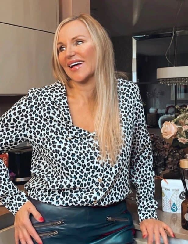 Never Fully Dressed Never Fully Dressed blouse with separate neck tie/belt size L