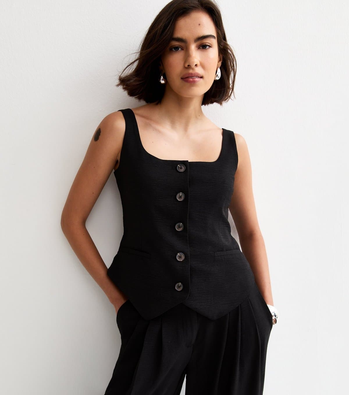 New Look Women's Black Scoop Neck Button Up Waistcoat New Look