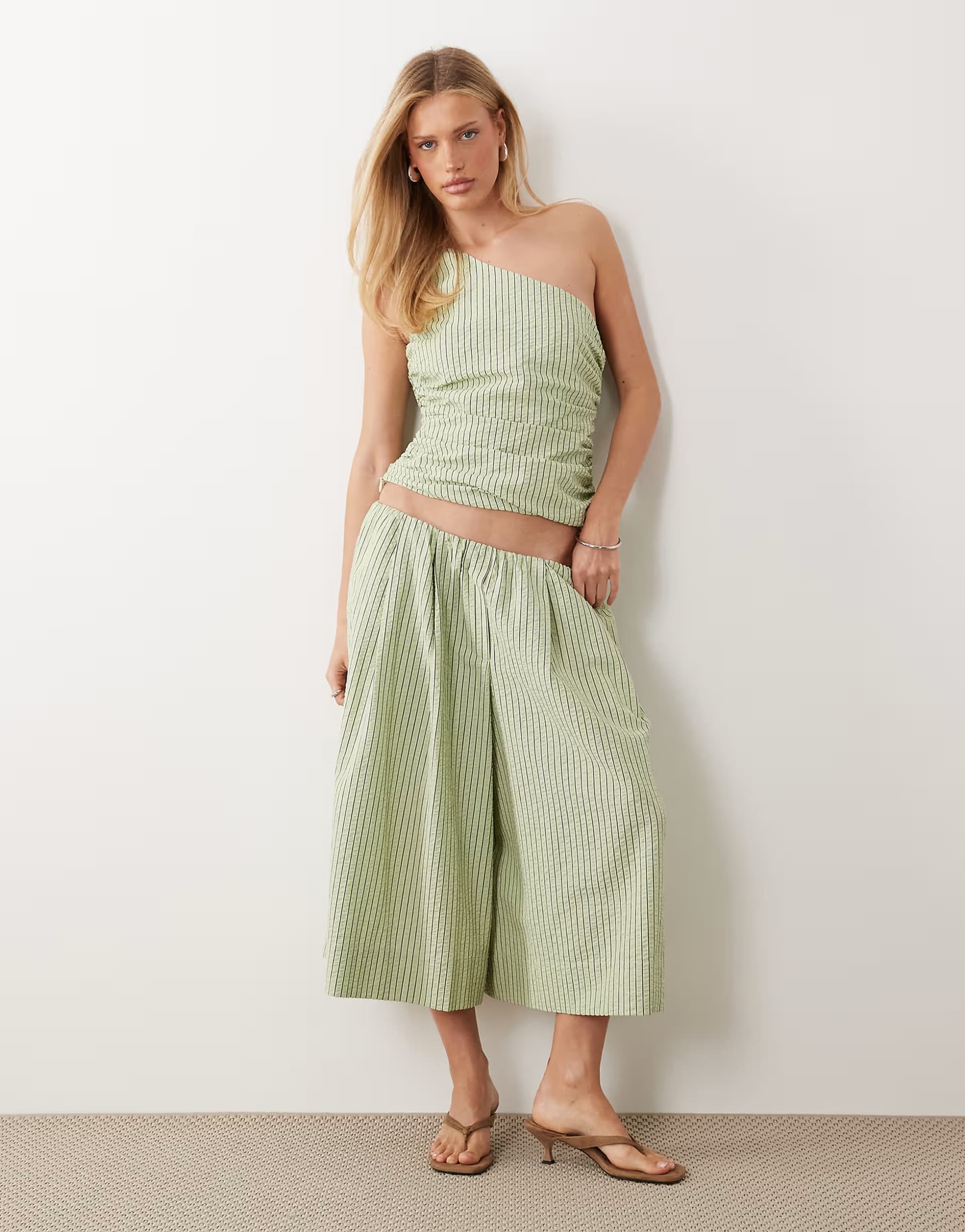 ASOS ASOS DESIGN seersucker pull on culottes in green stripe