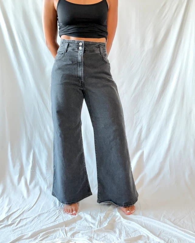 Levis Levi’s Ribcage Bell black wide leg jeans W32
