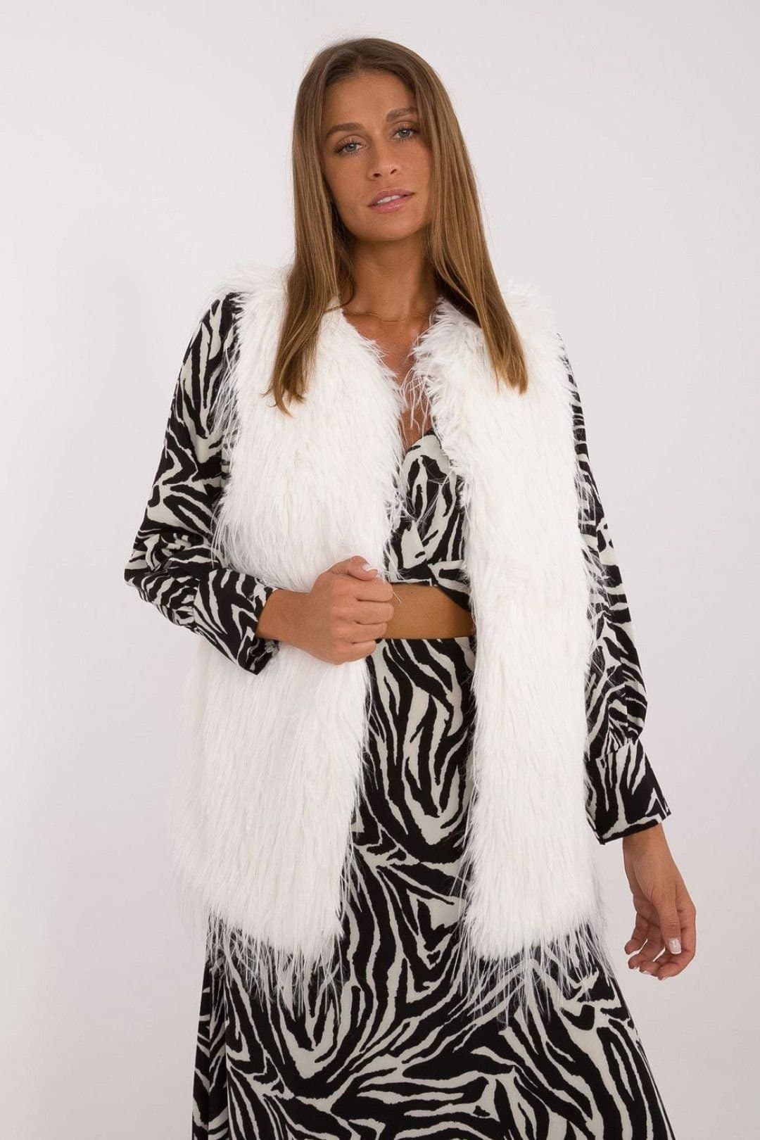 Love Lace Love Lace Women's Faux Fur Casual Vest with Hook Closure Style 199768 in White