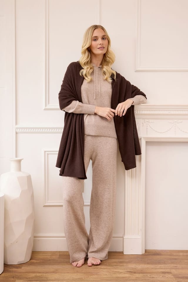 Cove Cove Women's Cashmere Wide Leg Joggers in Fawn - 3