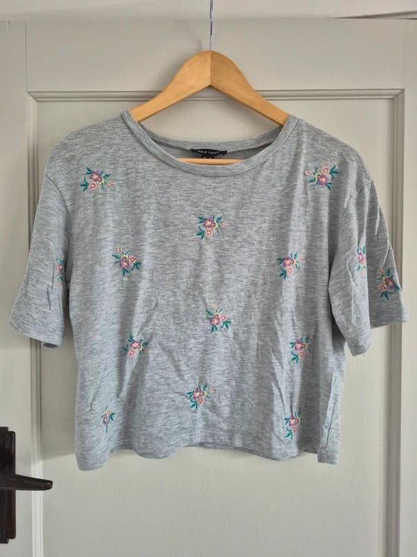 New Look Grey cropped t shirt with floral embroidery