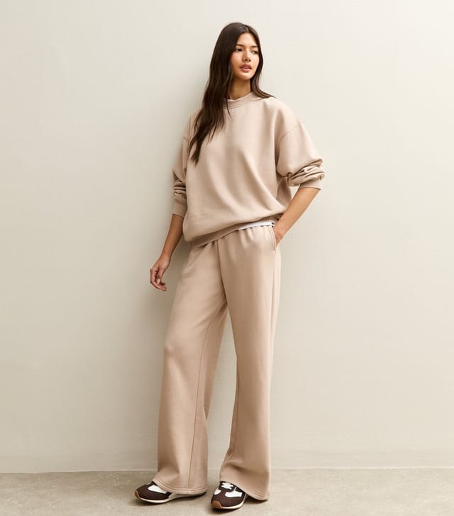 New Look Women's Mink Relaxed Fit Crew Neck Sweatshirt New Look - 2