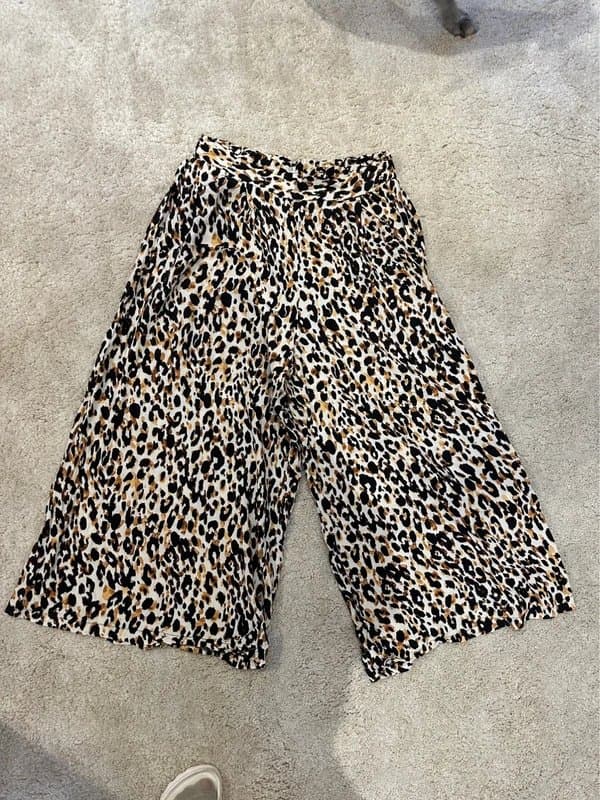 New Look Cropped leopard print soft trousers