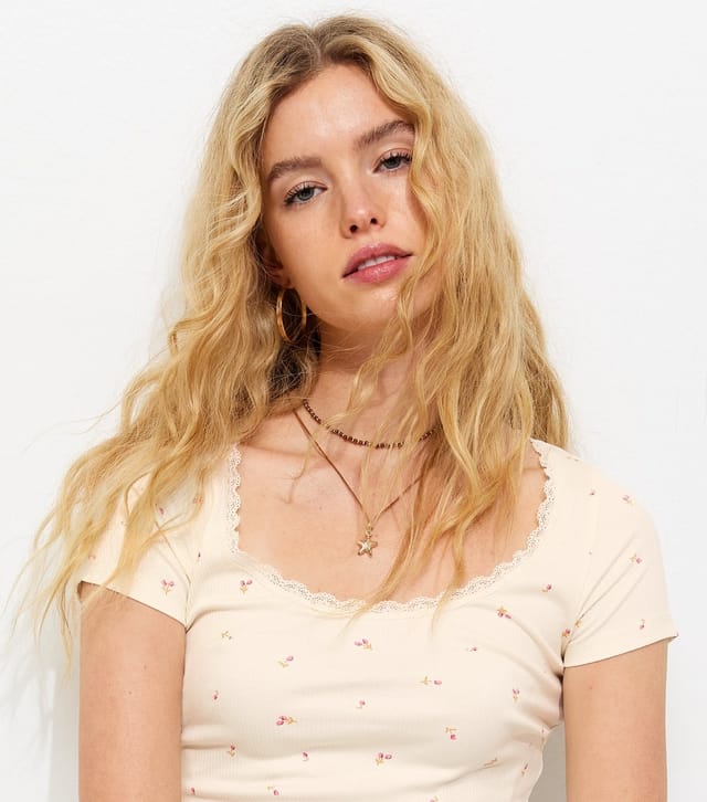 New Look Women's Cream Tulip Print Lace Trim Scoop T-Shirt New Look - 2