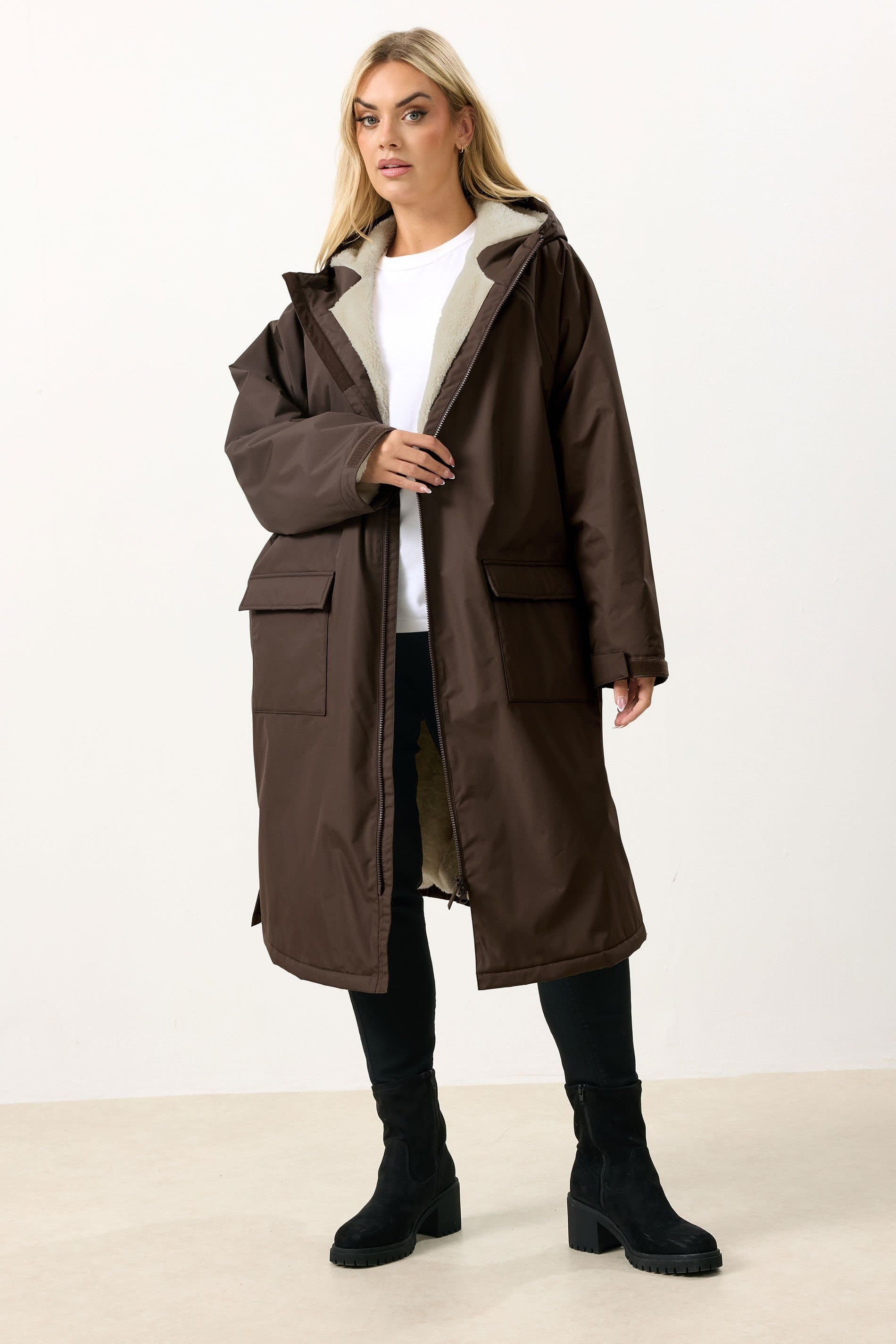 Yours Yours Women's Waterproof Fleece Lined Robe in Chocolate