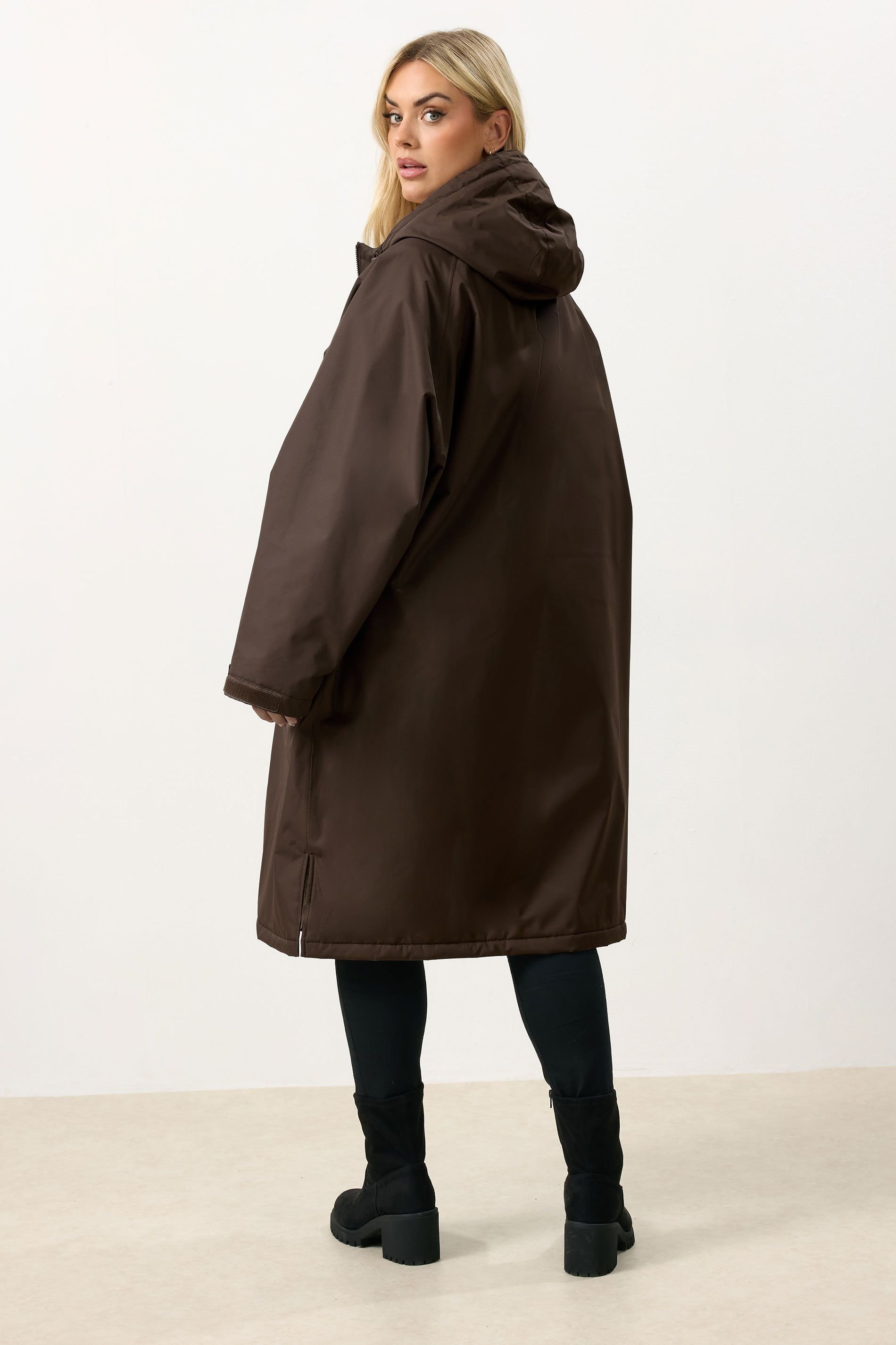 Yours Yours Women's Waterproof Fleece Lined Robe in Chocolate - 3