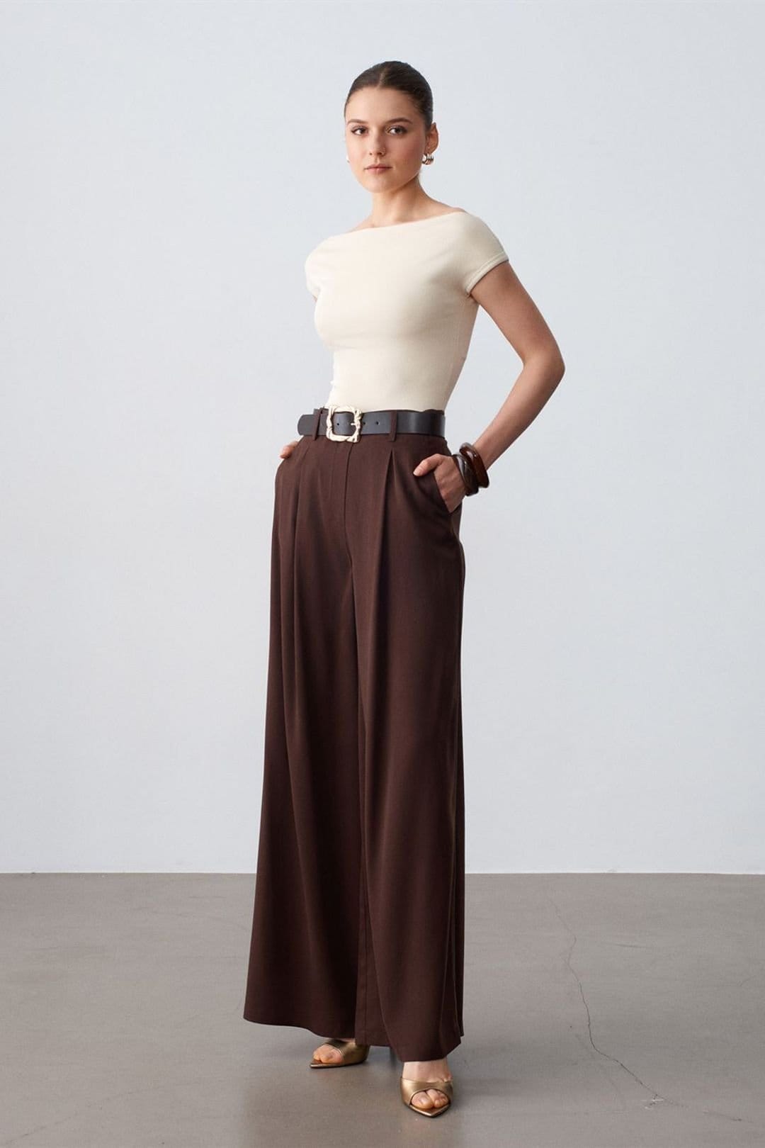 Dilvin Dilvin Women's High-Waist Pleated Wide-Leg Trousers in Chocolate - 4