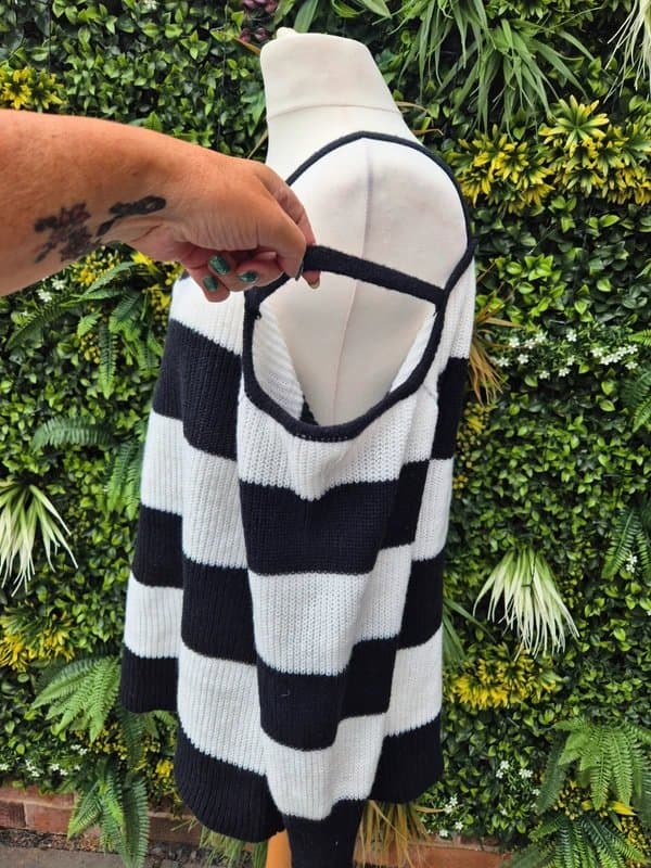 Shein Curve Cold shoulder navy white knitted jumper size 22