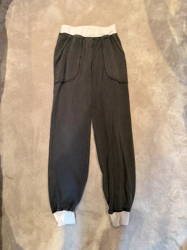 edikted waffle knit joggers – size S