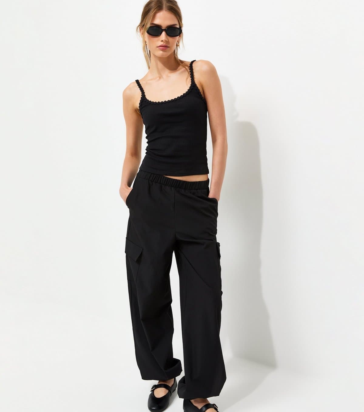New Look Women's Black Cargo Pocket Tapered Cuffed Trousers New Look
