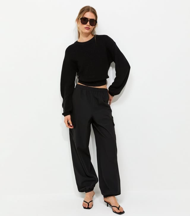 New Look Women's Black Cargo Pocket Tapered Cuffed Trousers New Look - 2