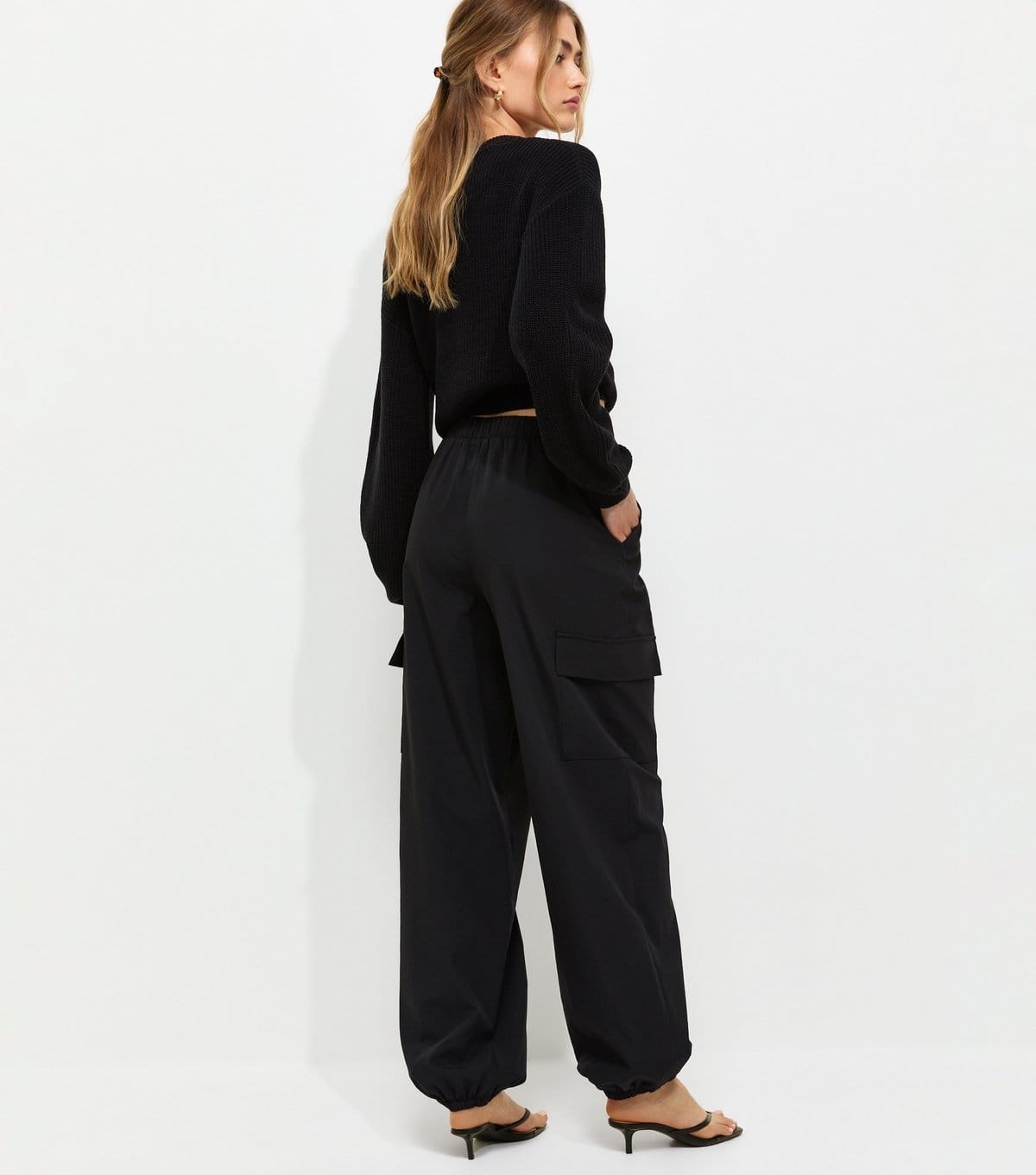 New Look Women's Black Cargo Pocket Tapered Cuffed Trousers New Look - 4