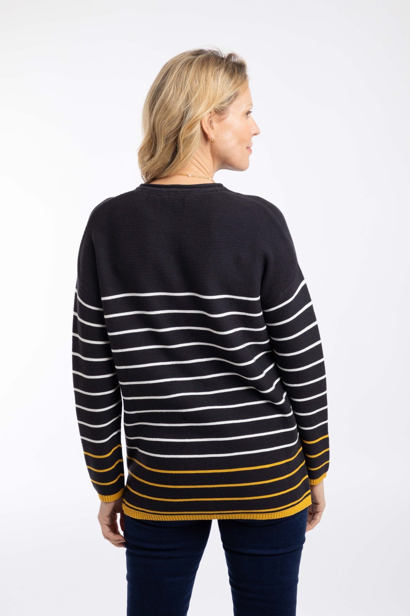 Weird Fish Weird Fish Women's Sutton Striped Knitted Crew Jumper in Dark Navy - 4