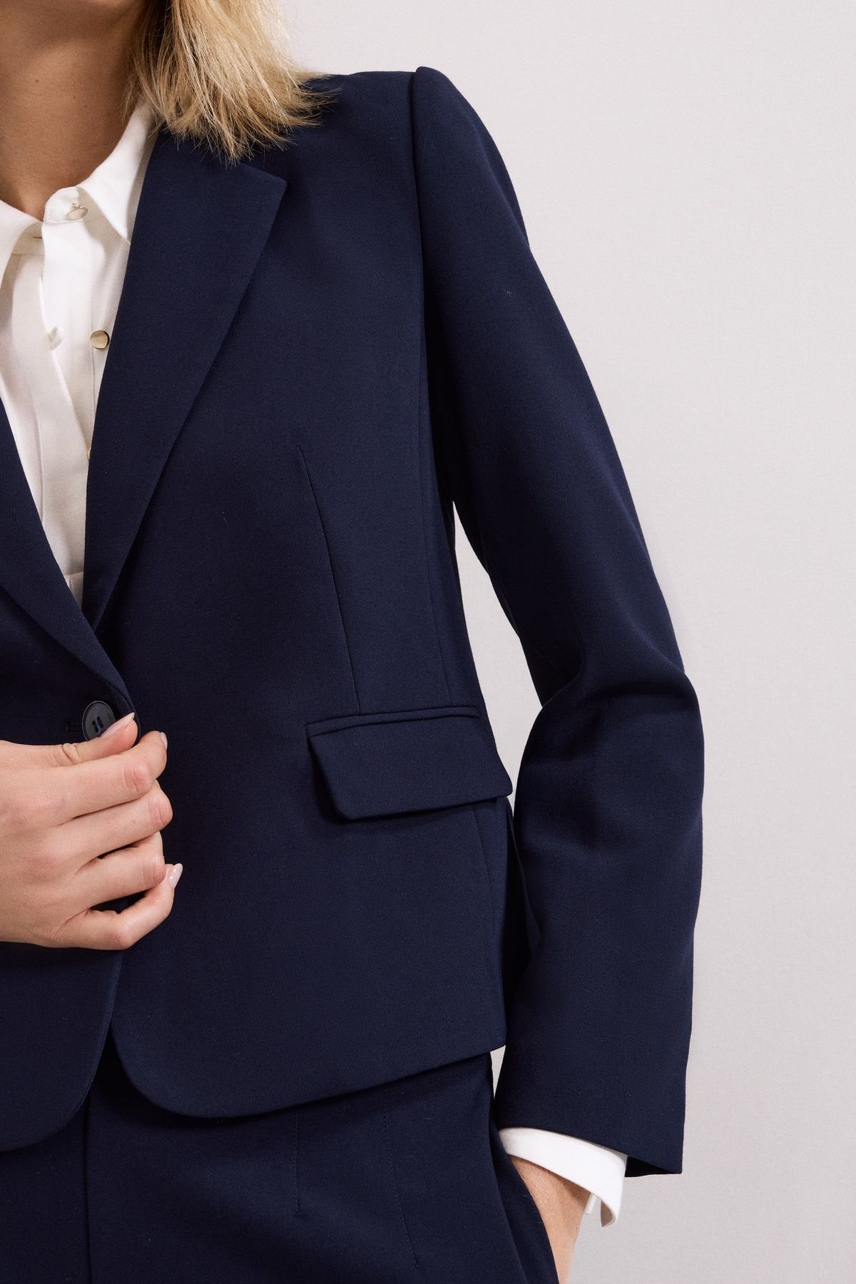 Phase Eight Phase Eight Women's Aubrie Single Button Cropped Blazer in Navy - 4