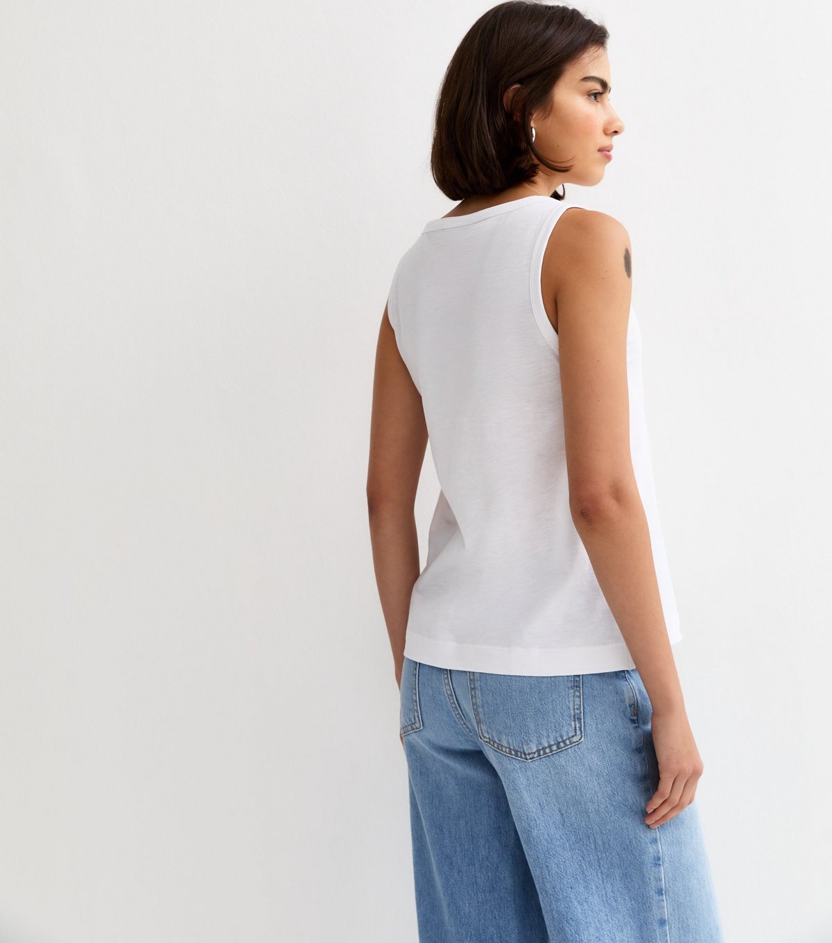 New Look Women's White Relaxed Scoop Neck Vest New Look - 4