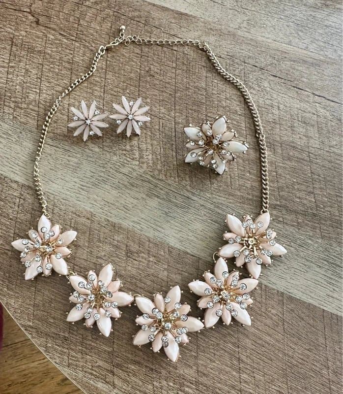 New Look Flower necklace, earrings & ring set