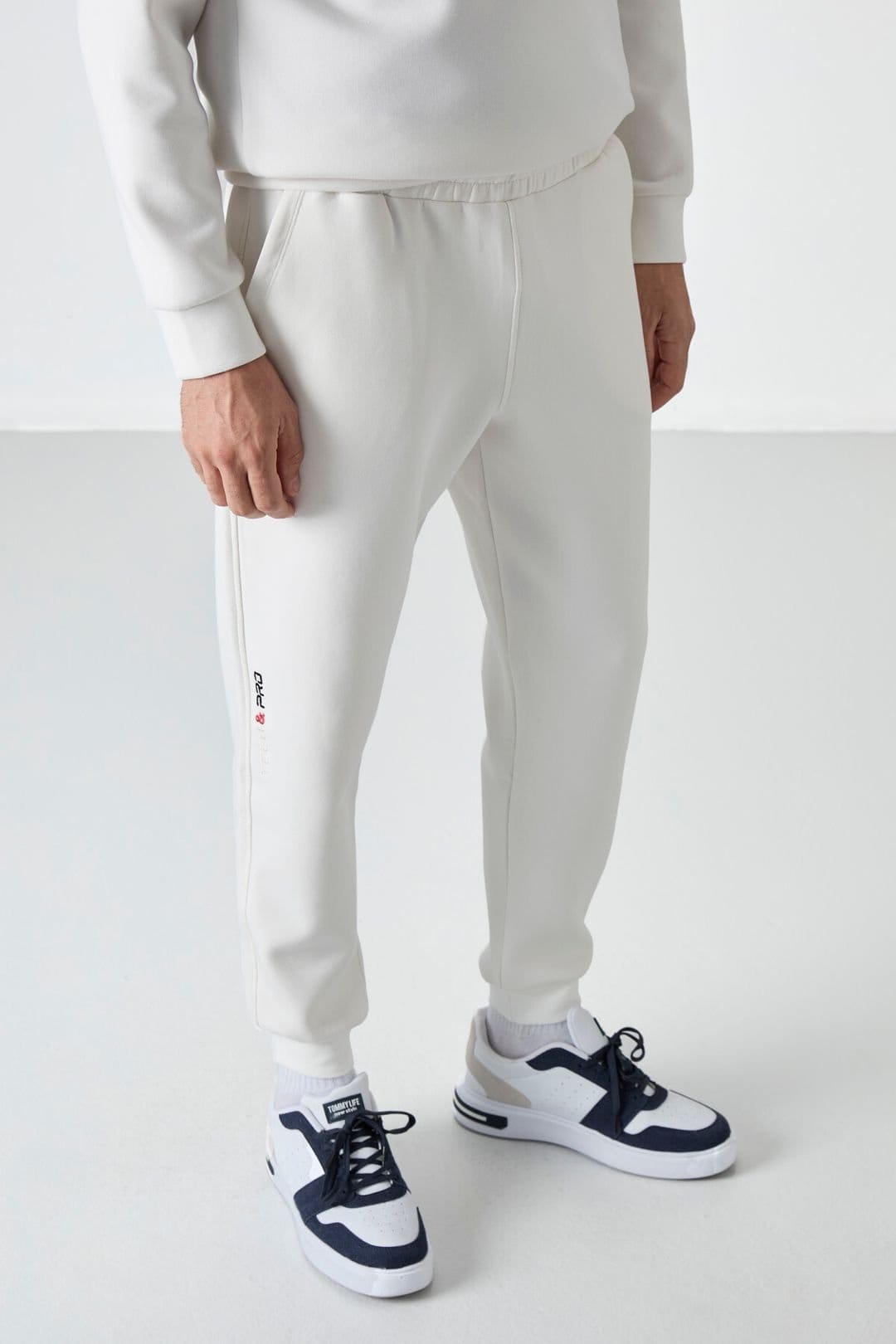 Tommy Life Men's Slim Jogger Sweatpants In Off-White