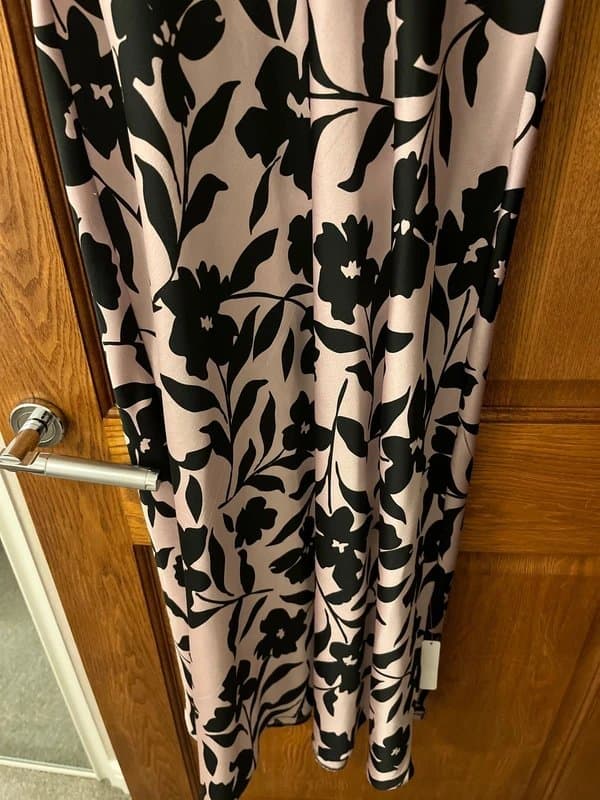 New Look Woman’s long silk like dress