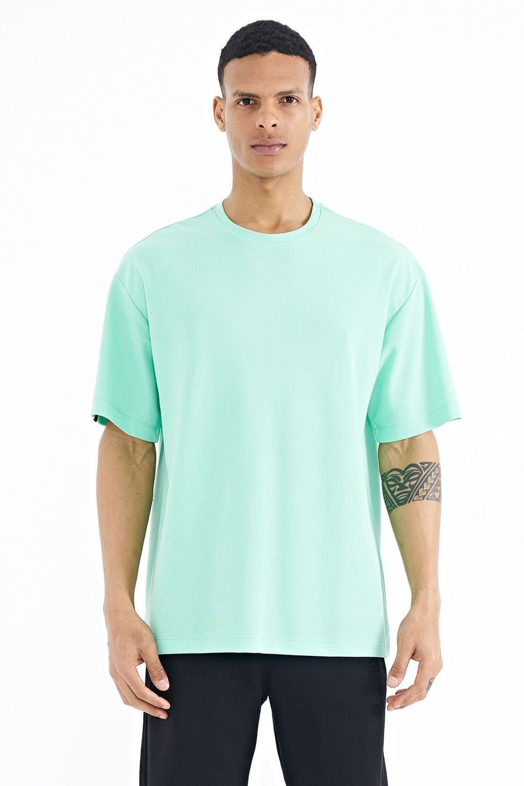 Tommy Life Tommy Life Men's Oversized Cotton-Blend Crew Neck T-Shirt With Patch in Mint